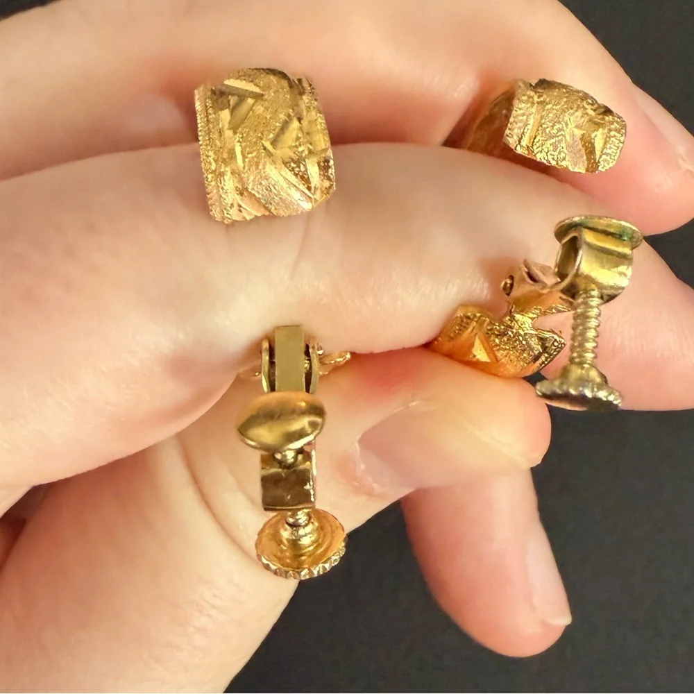 Vintage Napier Gold Toned Hoop Clip On Earrings